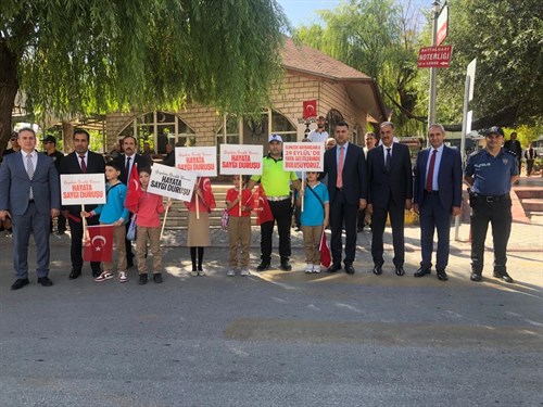 Yayalara Öncelik Duruşu, Hayata Saygı Duruşu